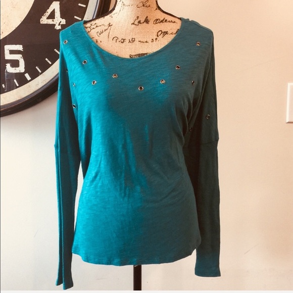 Women’s ROCK REPUBLIC Grommet Dolman Sleeves Top - Picture 4 of 7